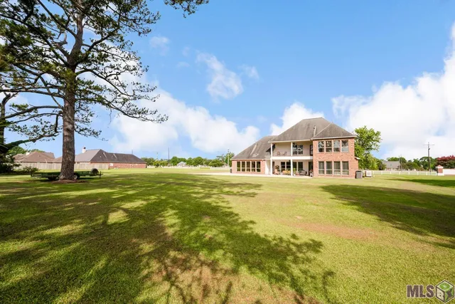 $720,000 | 36490 Highway 16, Denham Springs, LA 70706