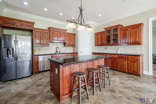 $720,000 | 36490 Highway 16, Denham Springs, LA 70706