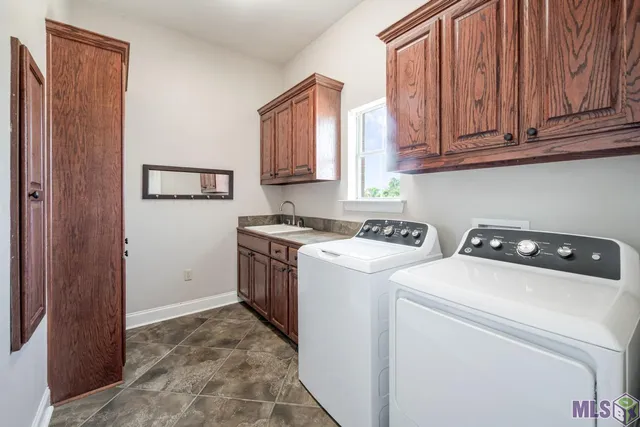 $698,000 | 36490 Highway 16, Denham Springs, LA 70706