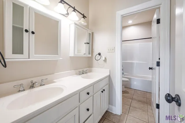 $698,000 | 36490 Highway 16, Denham Springs, LA 70706