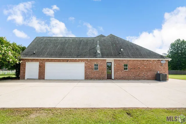 $698,000 | 36490 Highway 16, Denham Springs, LA 70706