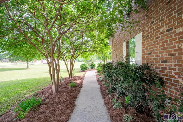$720,000 | 36490 Highway 16, Denham Springs, LA 70706