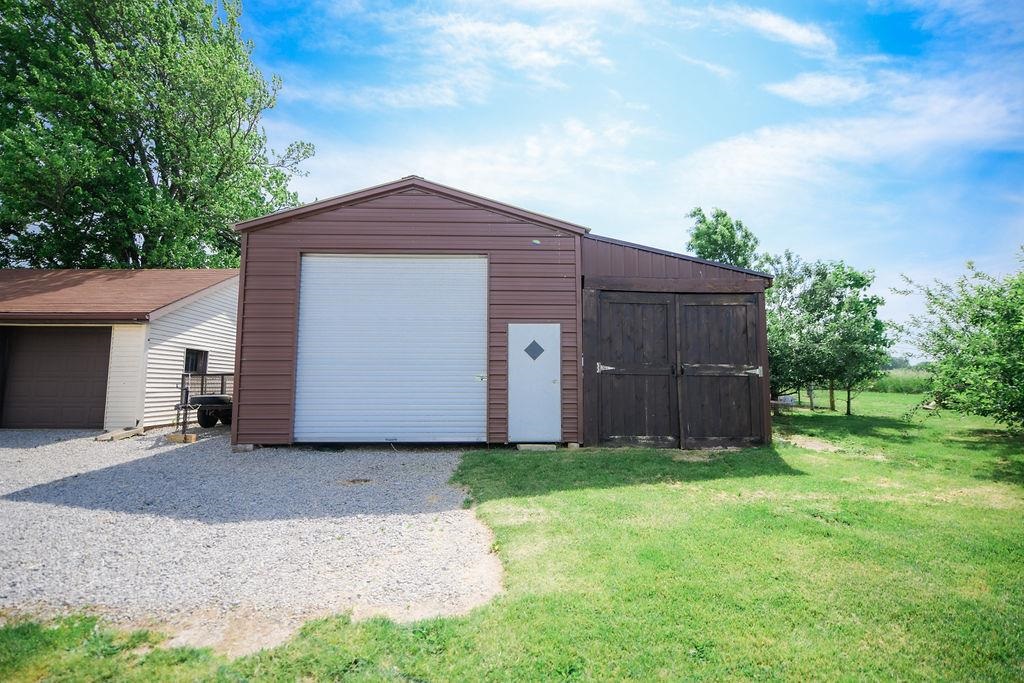 8398 West State Road Ellettsville, IN 47429 - Photo 4 of 36