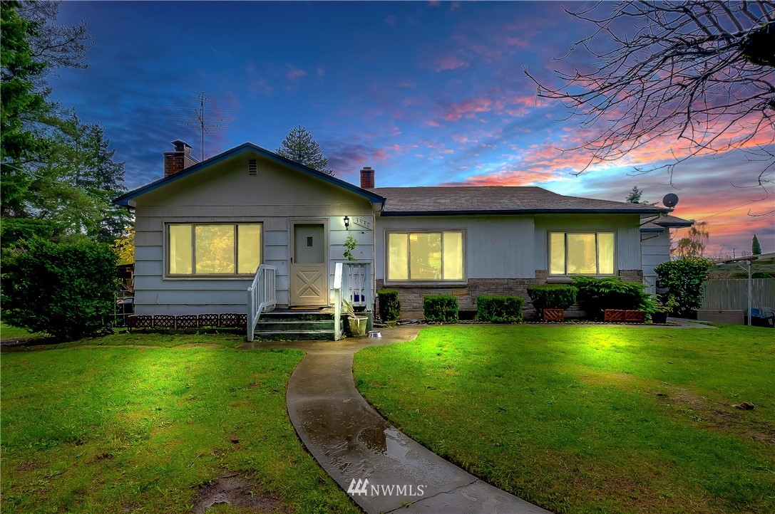 3530 Pine Road Bremerton, WA 98310 - Photo 34 of 34 a front view of a house with a garden