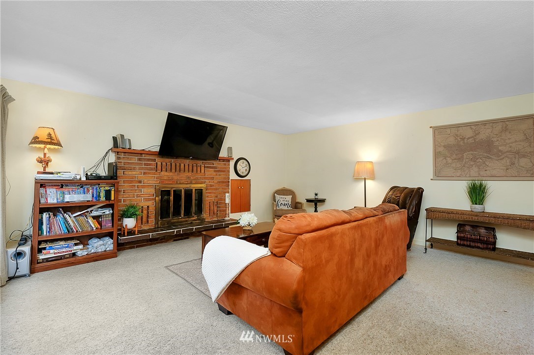3530 Pine Road Bremerton, WA 98310 - Photo 8 of 34 a living room with furniture flat screen tv and a fireplace