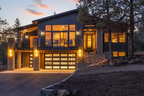 $949,000 | 1135 Oregon Ash Circle, Klamath Falls, OR 97601