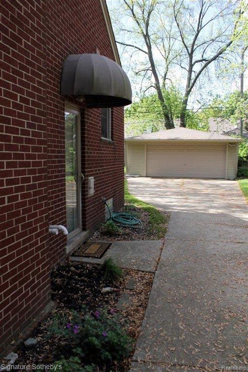 2906 Trafford Road Royal Oak, MI 48073 - Photo 17 of 21 Side Entrance.JPG
