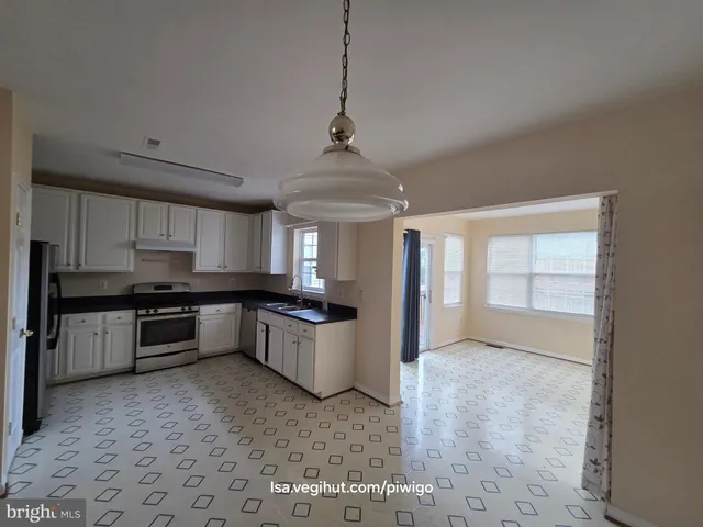 $2,995 | 42856 Golf View Drive, Chantilly, VA 20152