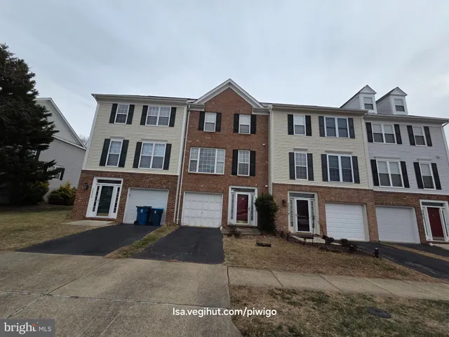 $2,995 | 42856 Golf View Drive, Chantilly, VA 20152