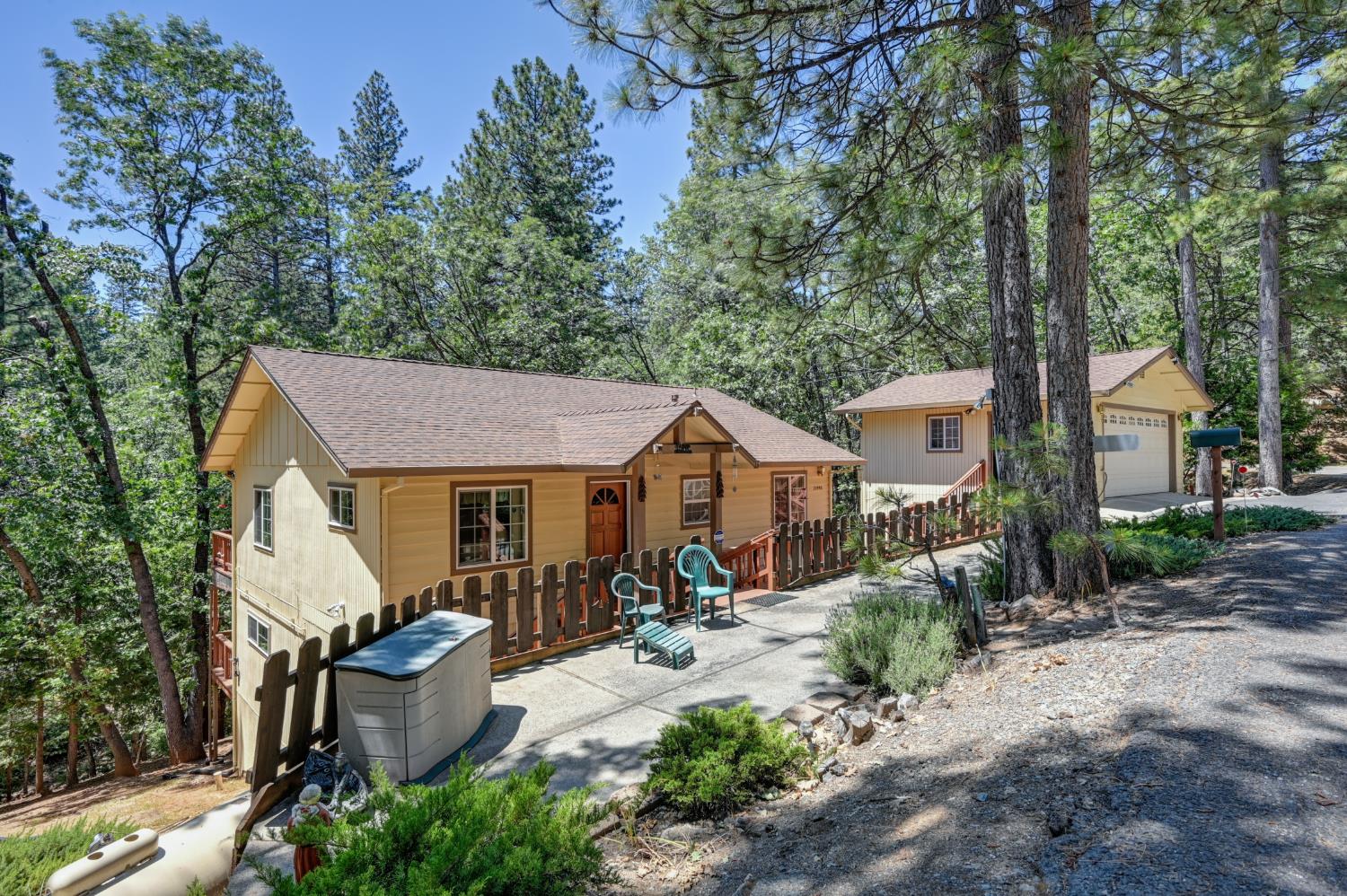 23998 Stable Road Sonora, CA 95370 - Photo 26 of 41 a view of a patio in backyard