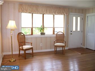606 Exton Road Hatboro, PA 19040 - Photo 3 of 12 Living Room