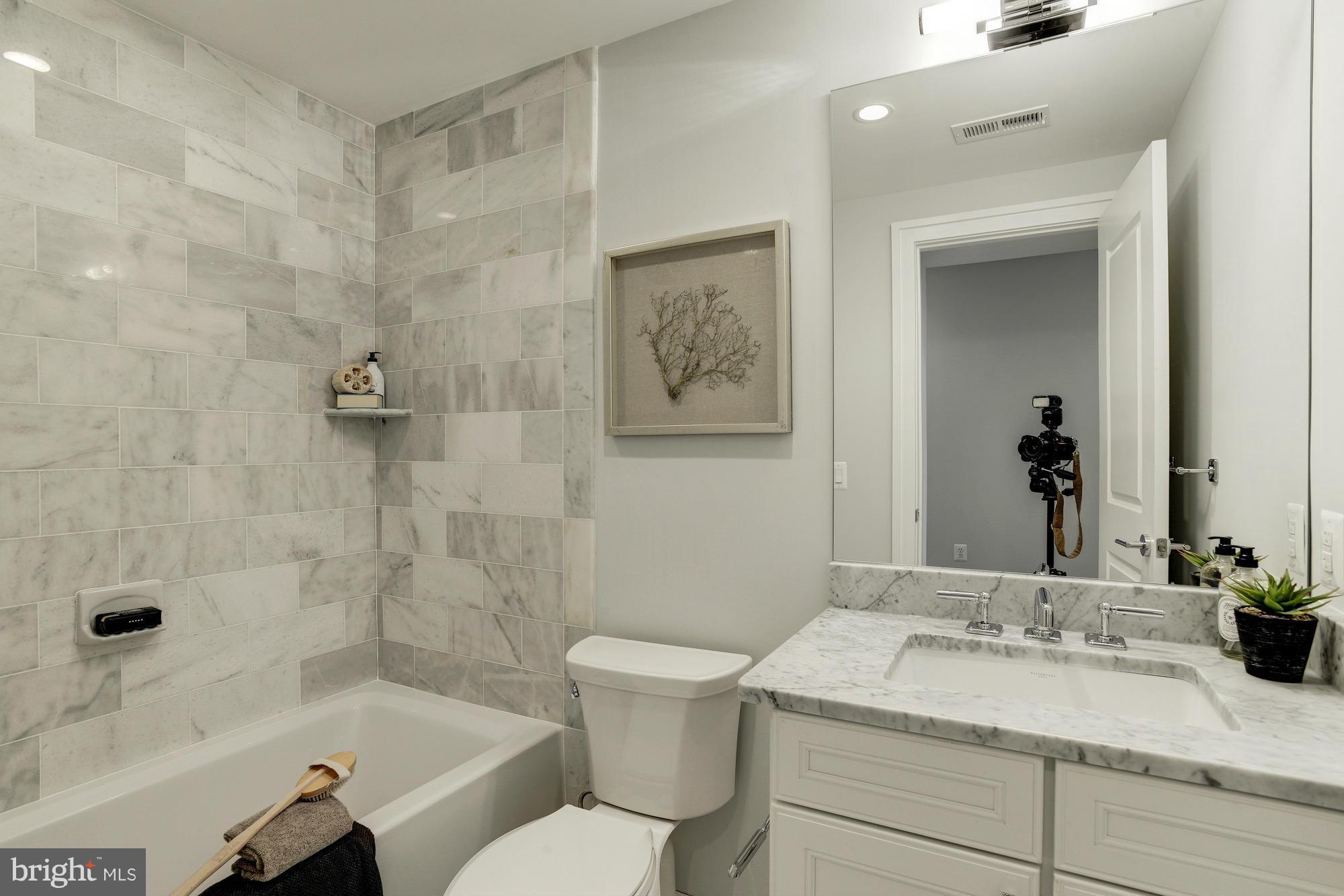 1734 R Street Northwest, Unit 3 Washington, DC 20009 - Photo 14 of 16 Second Full Bath