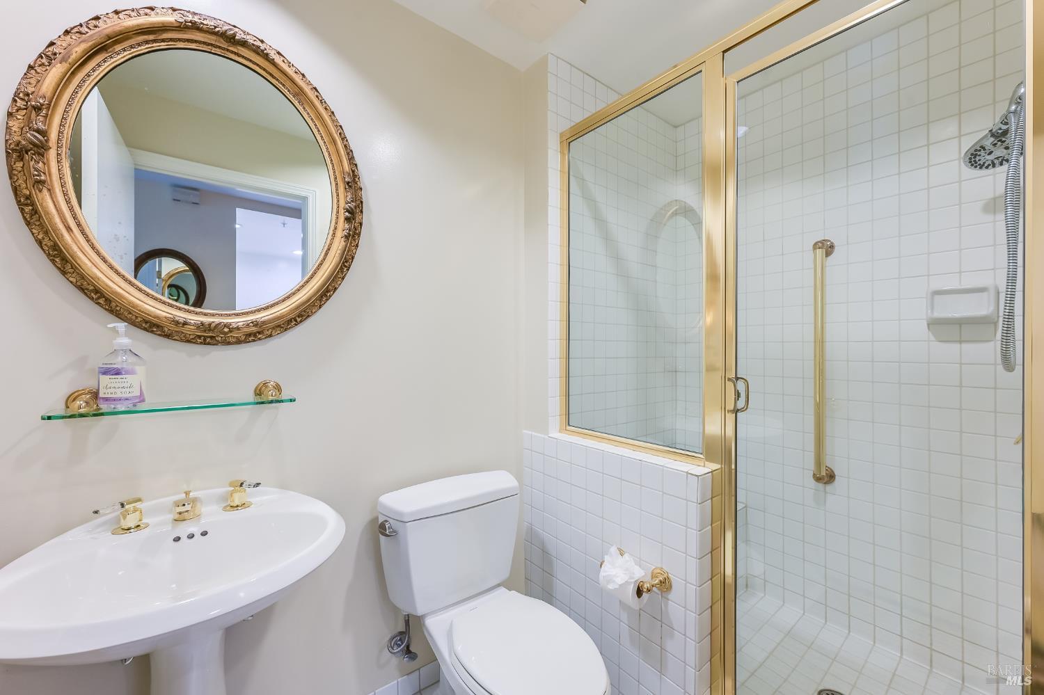 400 Deer Valley Road, Unit 2G San Rafael, CA 94903 - Photo 17 of 26 2nd full bathroom off the front entry area.