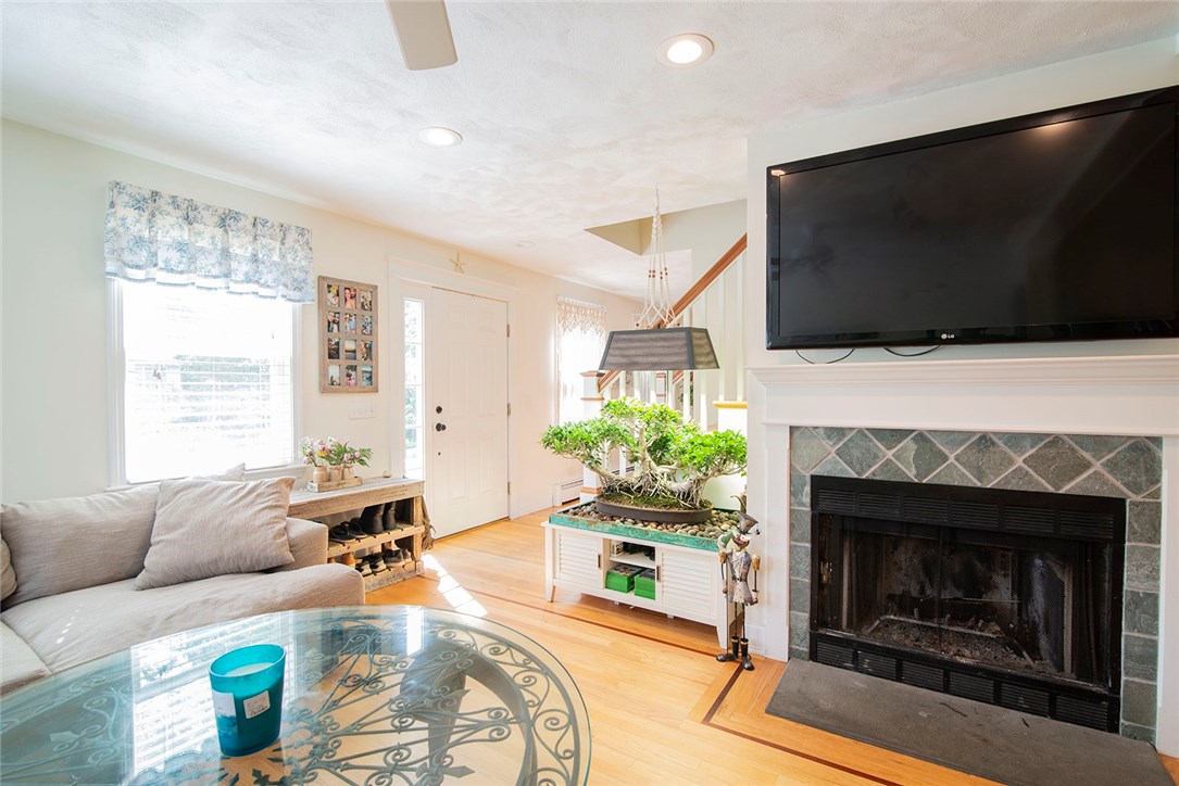 61 Laurel Road South Kingstown, RI 02879 - Photo 2 of 29