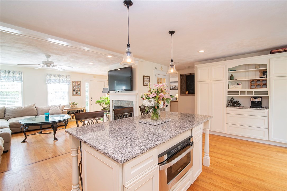 61 Laurel Road South Kingstown, RI 02879 - Photo 3 of 29