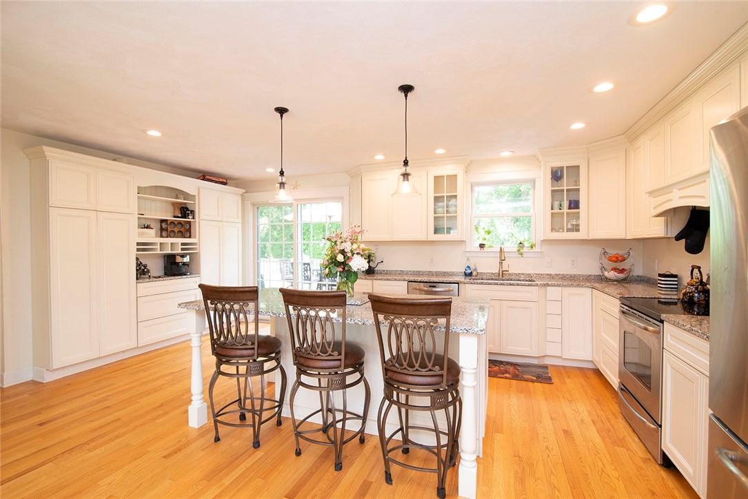 61 Laurel Road South Kingstown, RI 02879 - Photo 4 of 29