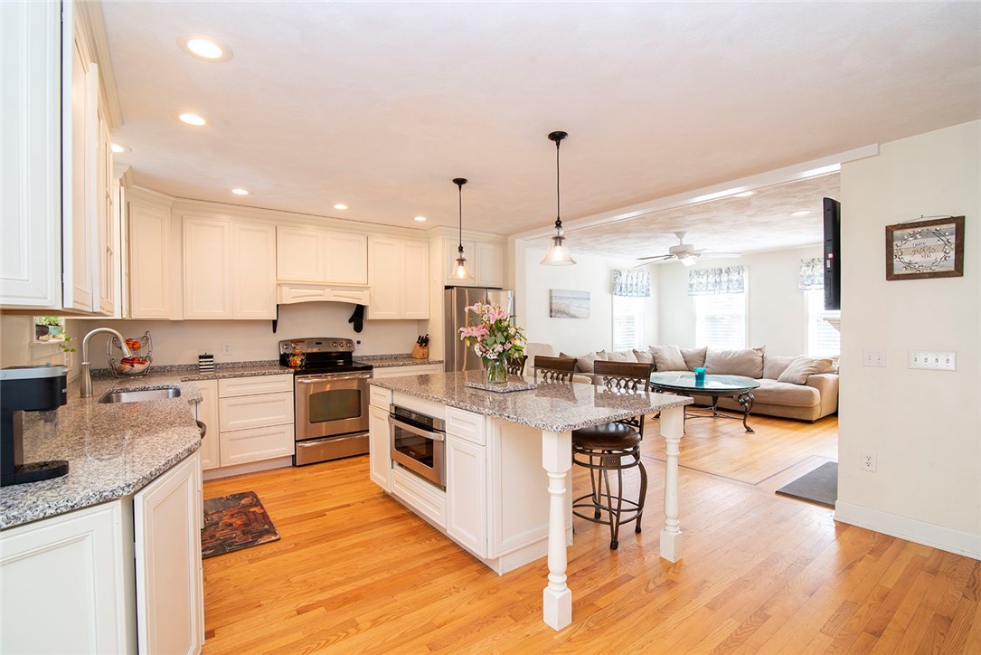 61 Laurel Road South Kingstown, RI 02879 - Photo 6 of 29