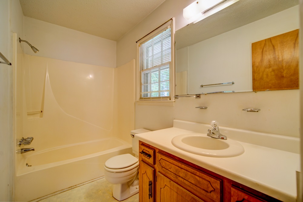 175 Suttles Road Inman, SC 29349 - Photo 12 of 28 Bath