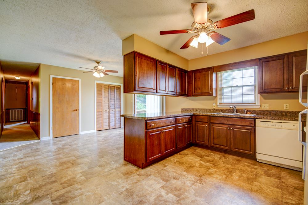 175 Suttles Road Inman, SC 29349 - Photo 5 of 28 Kitchen