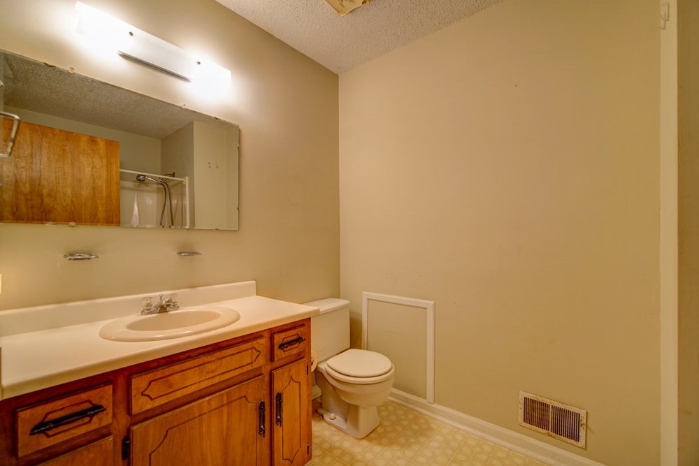 175 Suttles Road Inman, SC 29349 - Photo 8 of 28 Bath