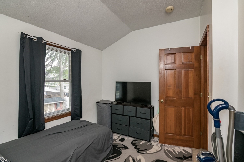 223 Mazarin Street Springfield, MA 01151 - Photo 24 of 32