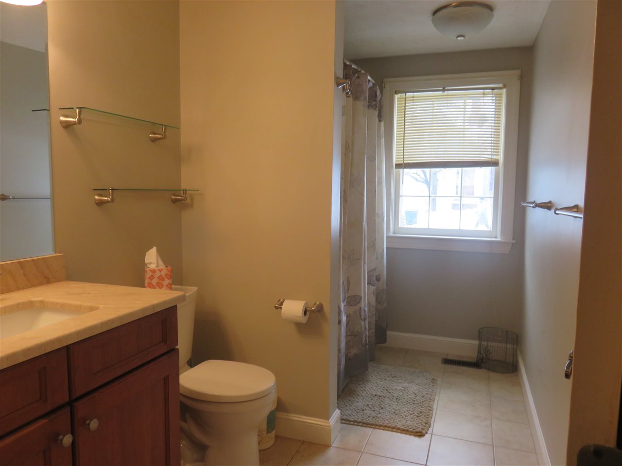 222 Winding Pond Road Londonderry, NH 03053 - Photo 17 of 37