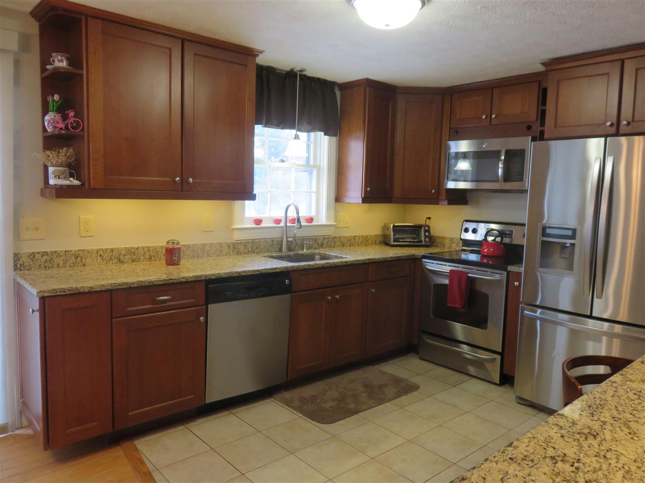 222 Winding Pond Road Londonderry, NH 03053 - Photo 8 of 37
