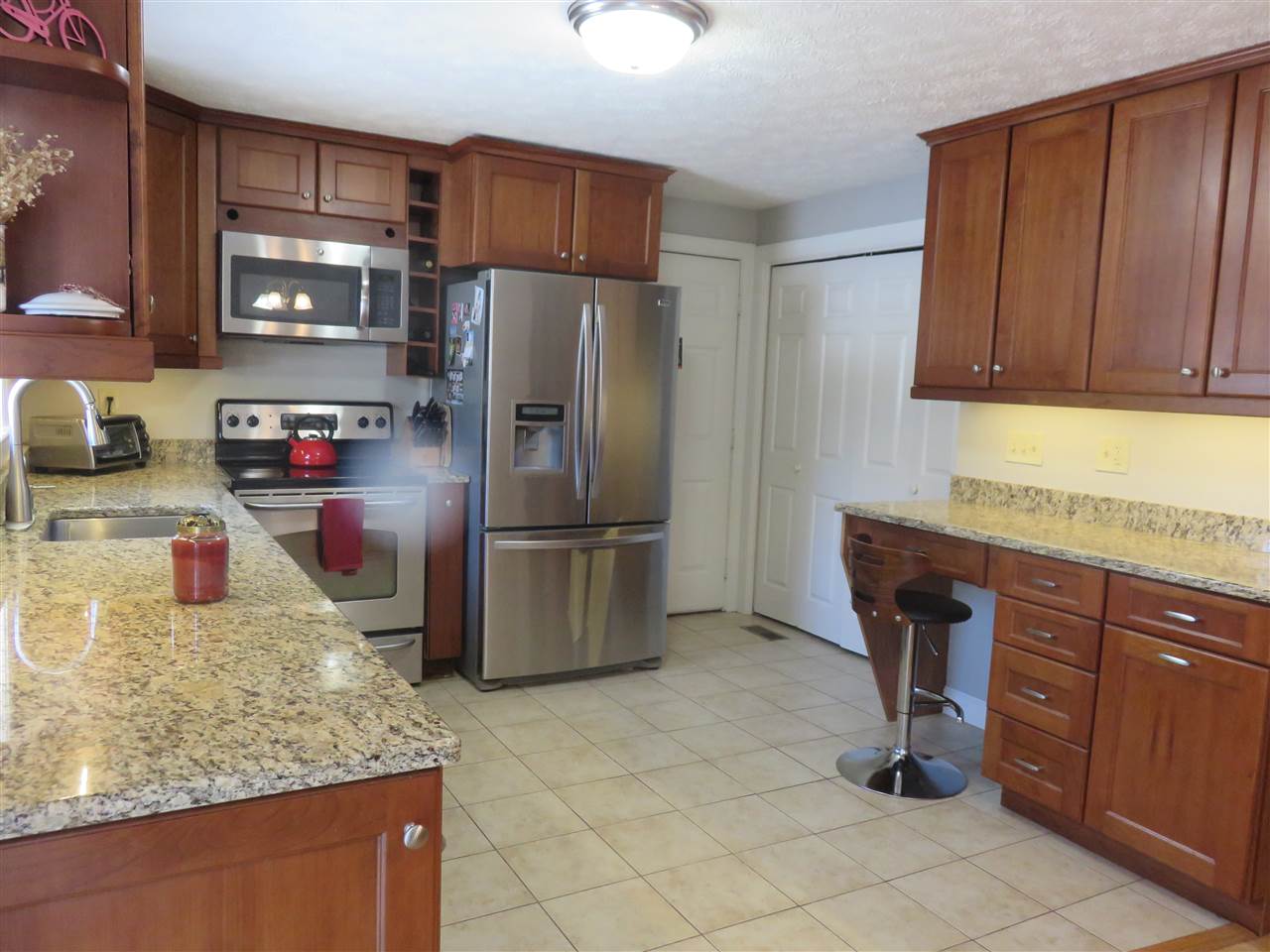 222 Winding Pond Road Londonderry, NH 03053 - Photo 10 of 37