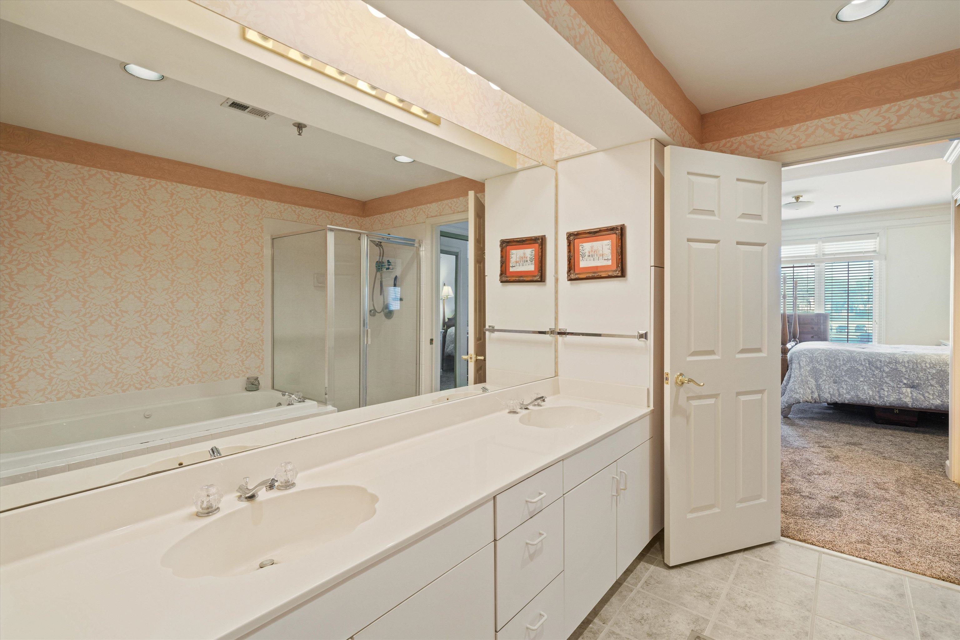 405 South Perkins Road, Unit 250 Memphis, TN 38117 - Photo 13 of 19 a spacious bathroom with a tub sink and mirror