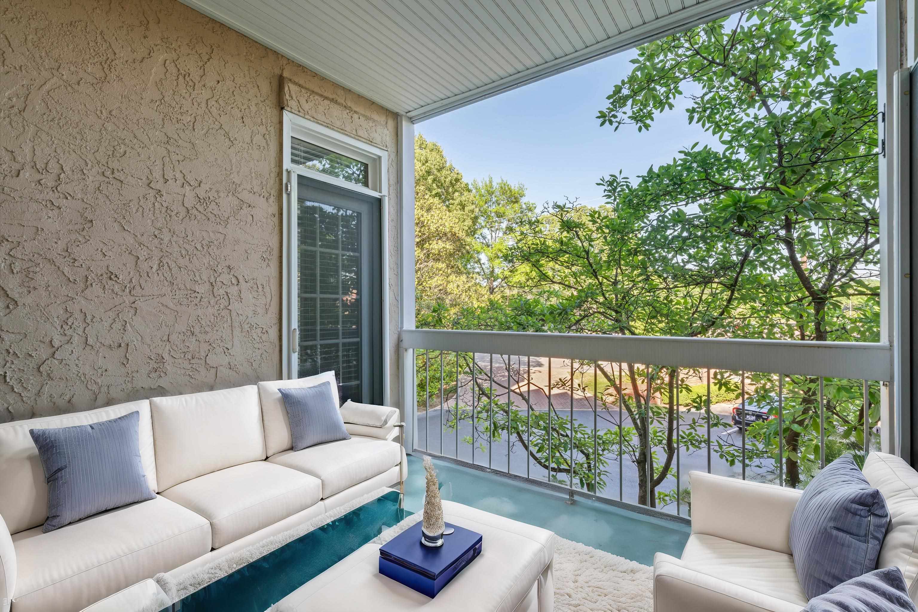 405 South Perkins Road, Unit 250 Memphis, TN 38117 - Photo 6 of 19 a balcony with furniture and a potted plant