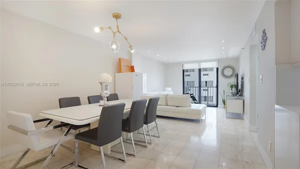 $630,000 | 4301 Collins Avenue, Unit 403, Miami Beach, FL 33140
