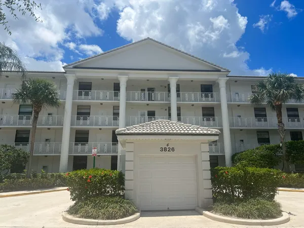 $2,200 | 3826 Whitehall Drive, Unit 205, West Palm Beach, FL 33401