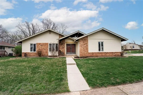 $379,900 | 1308 Dautel Lane, St. Louis, MO 63146