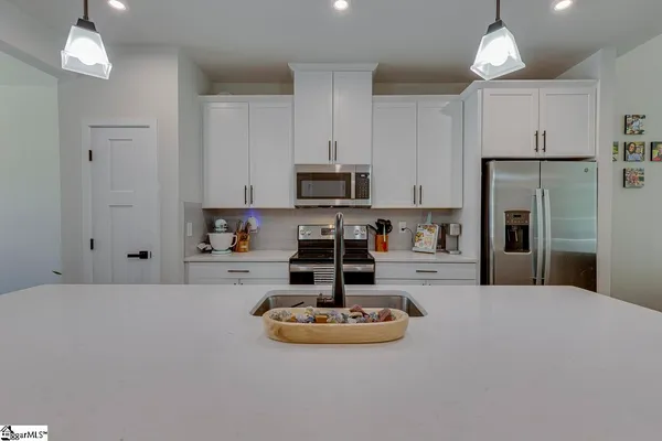 $330,000 | 155 Moss Holw Way, Simpsonville, SC 29680