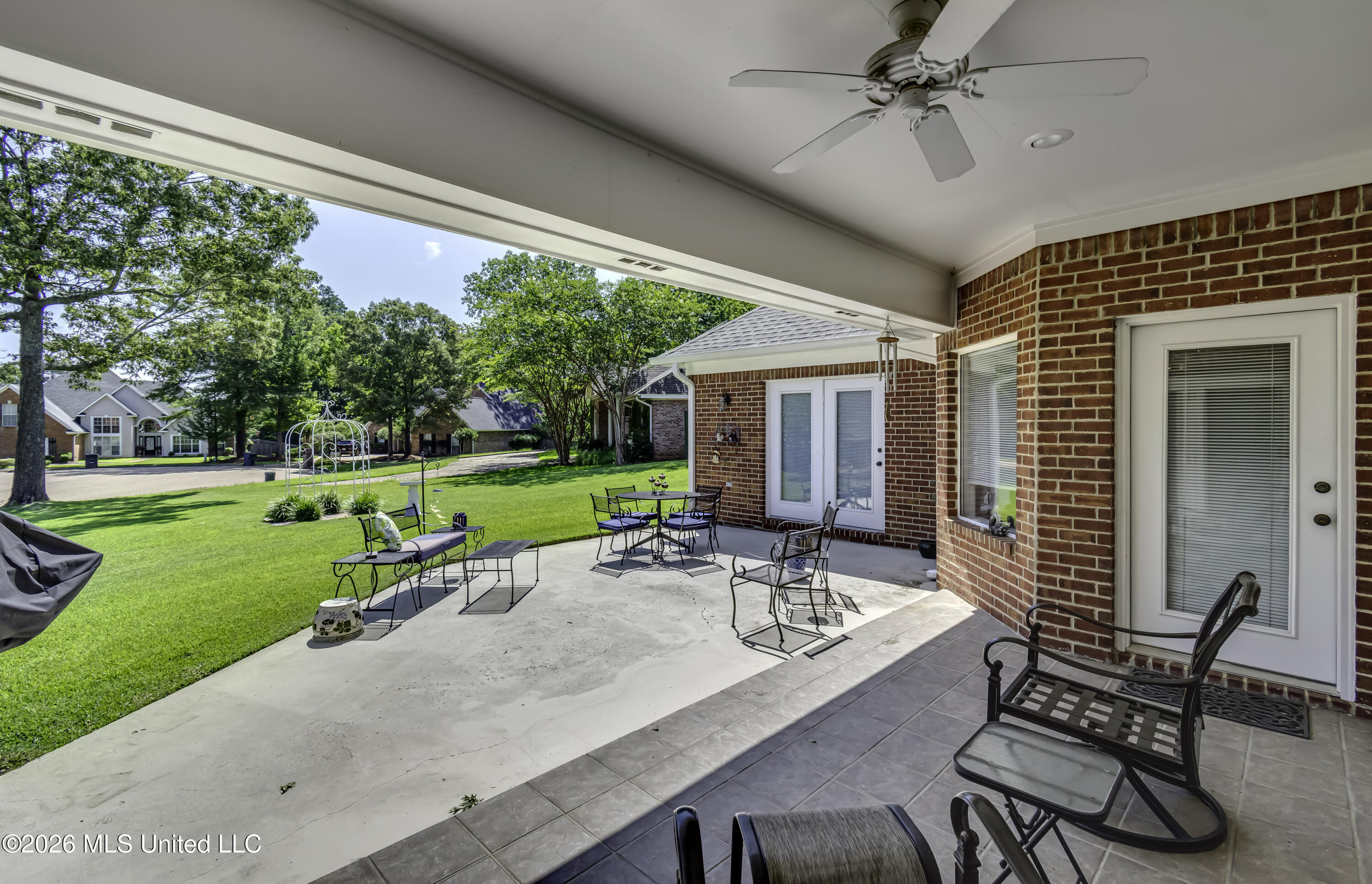 656 April Sound Pearl, MS 39208 - Photo 52 of 61 Back patio