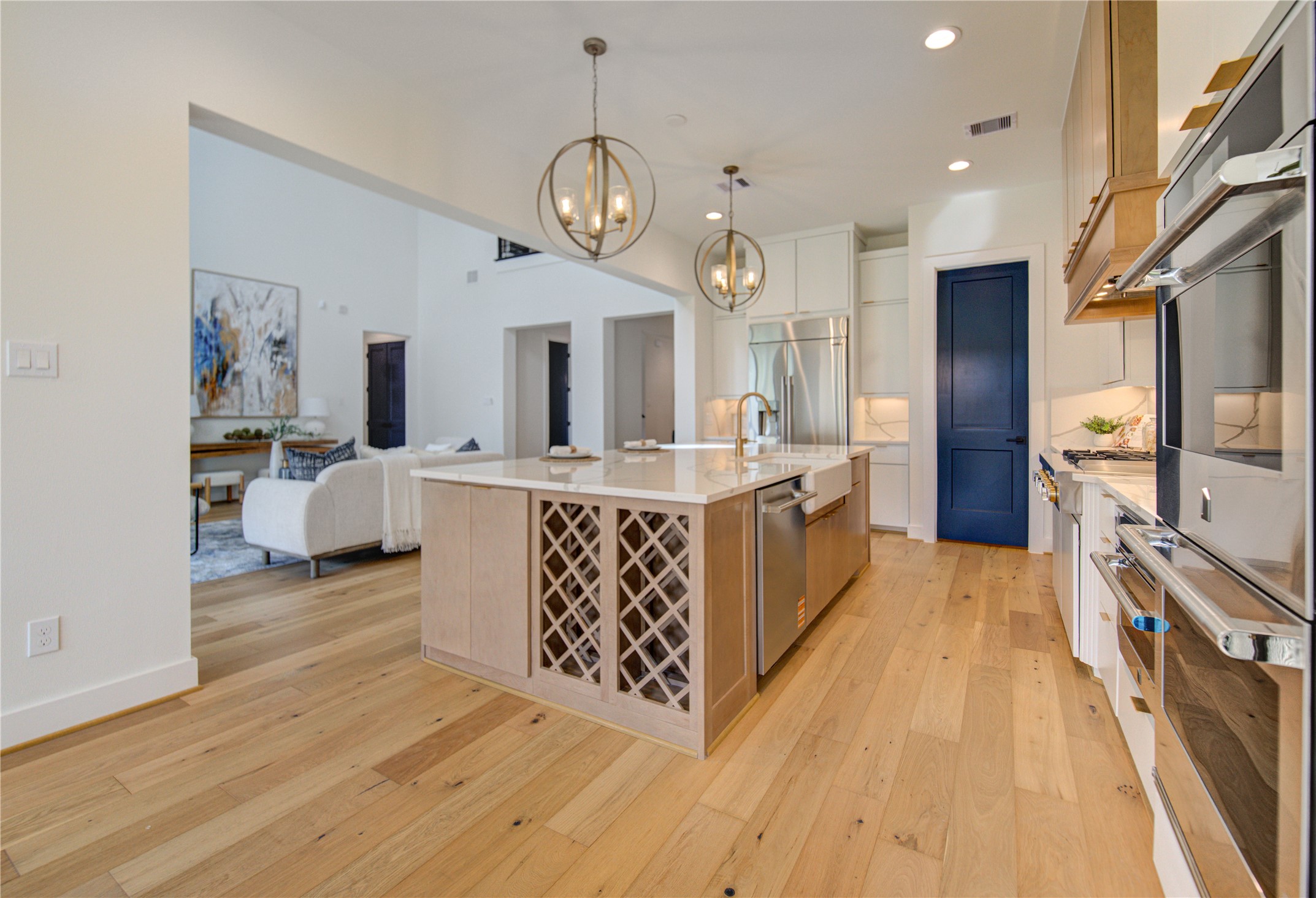1502 Story Street Houston, TX 77055 - Photo 4 of 42
