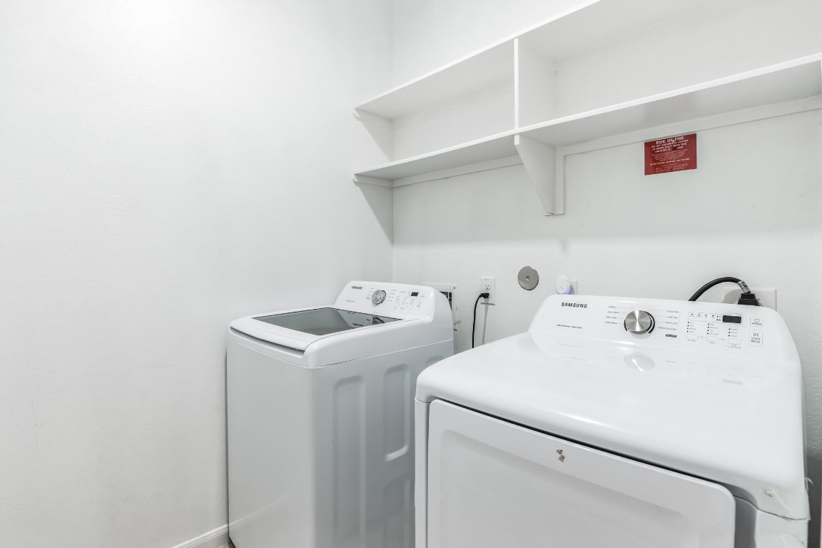 4510 Red Yucca Drive Baytown, TX 77521 - Photo 19 of 29 a utility room with dryer and washer