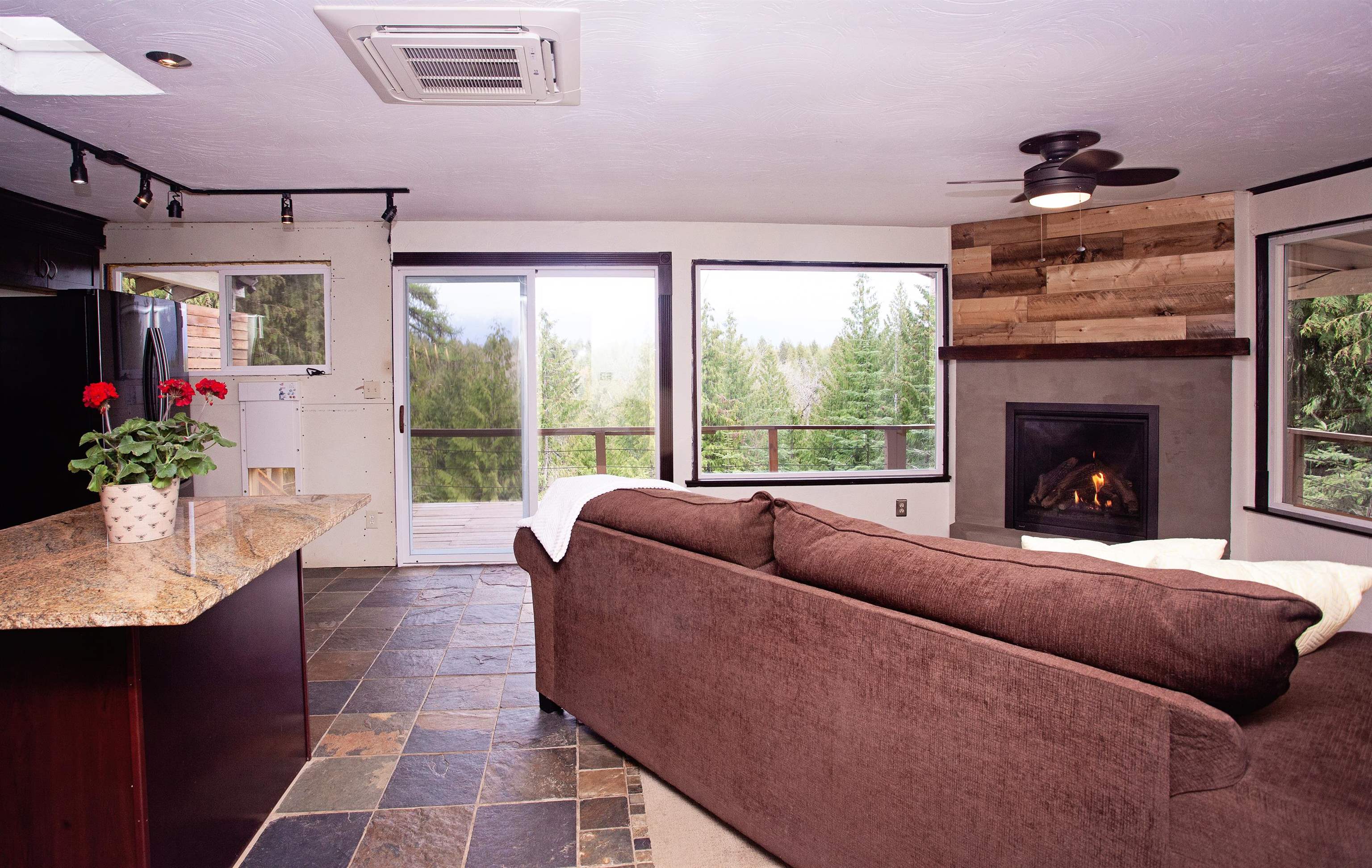 1799 Camp Bay Road Sagle, ID 83860 - Photo 6 of 30 Gallery Image 6