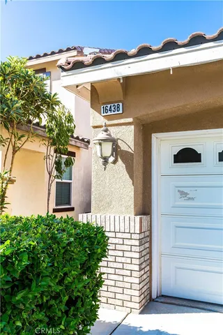 a view of a front of house with a street