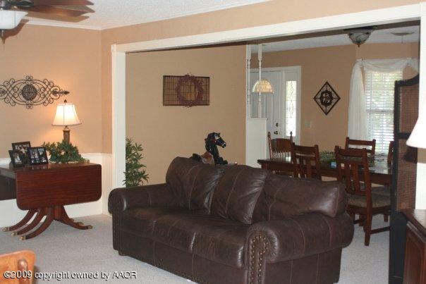 6018 Calumet Road Amarillo, TX 79106 - Photo 8 of 9 a living room with furniture