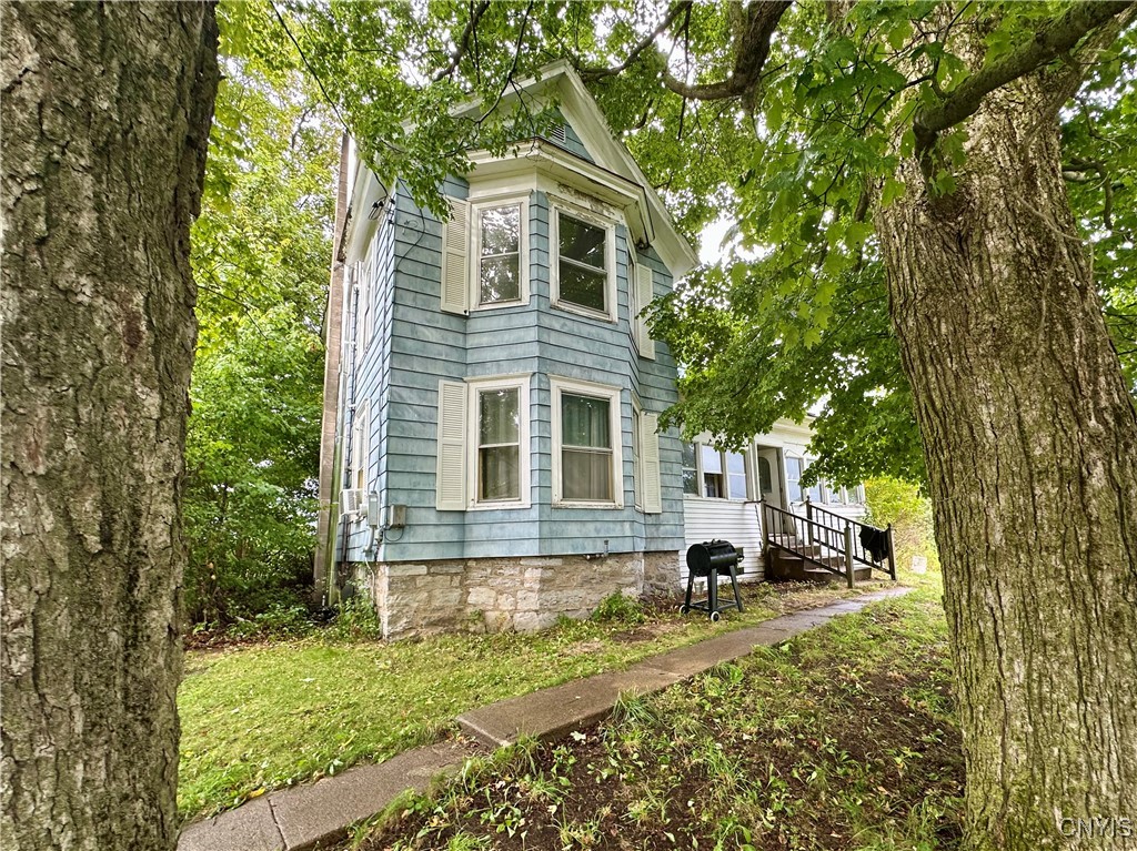 Front of House from driveway
