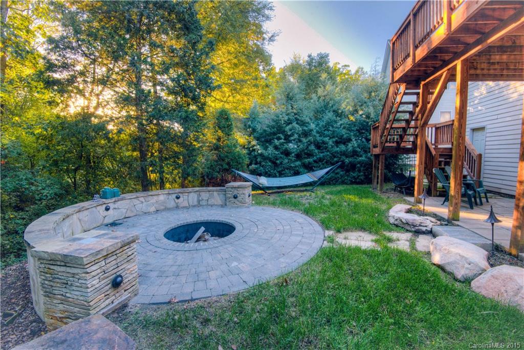 915 Derricks Crossing Fort Mill, SC 29708 - Photo 3 of 24 a view of a backyard with table and chairs