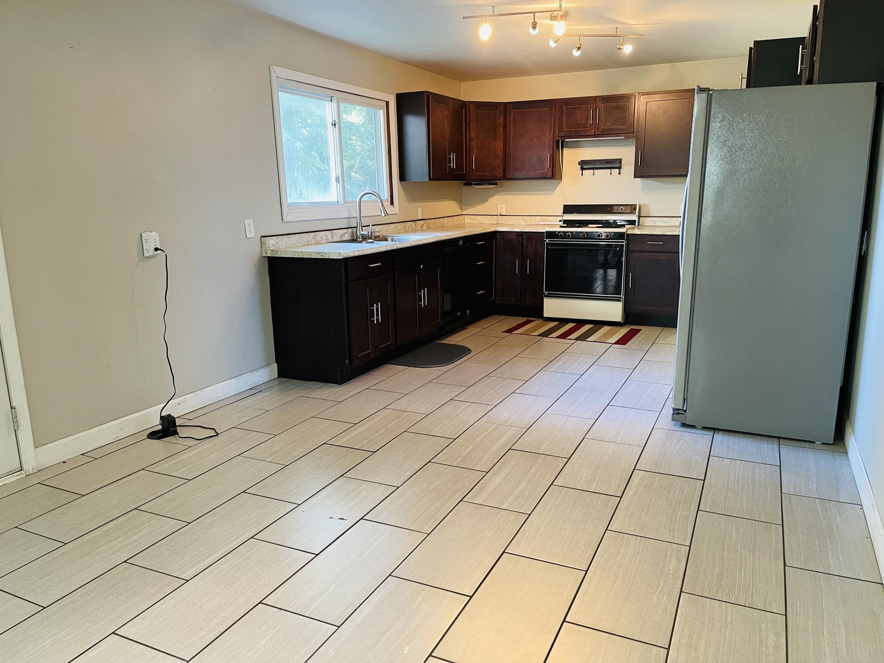 2580 East Ellis Road Muskegon, MI 49444 - Photo 4 of 13 0FA4FF01-5E9A-461F-B511-DD9F7F963A51