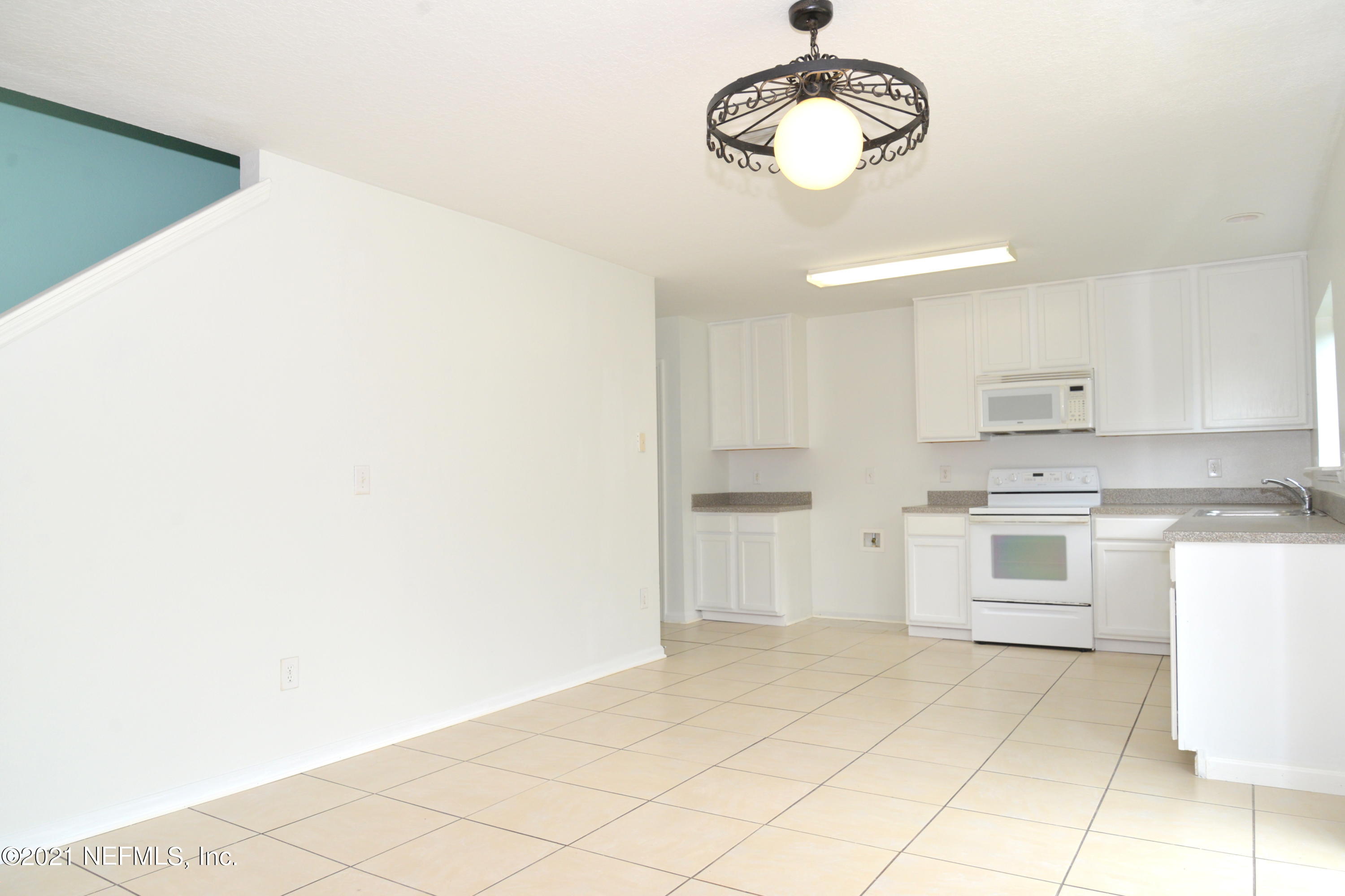 25 Rydell Place Palm Coast, FL 32164 - Photo 14 of 41 KITCHEN WITH NOOK
