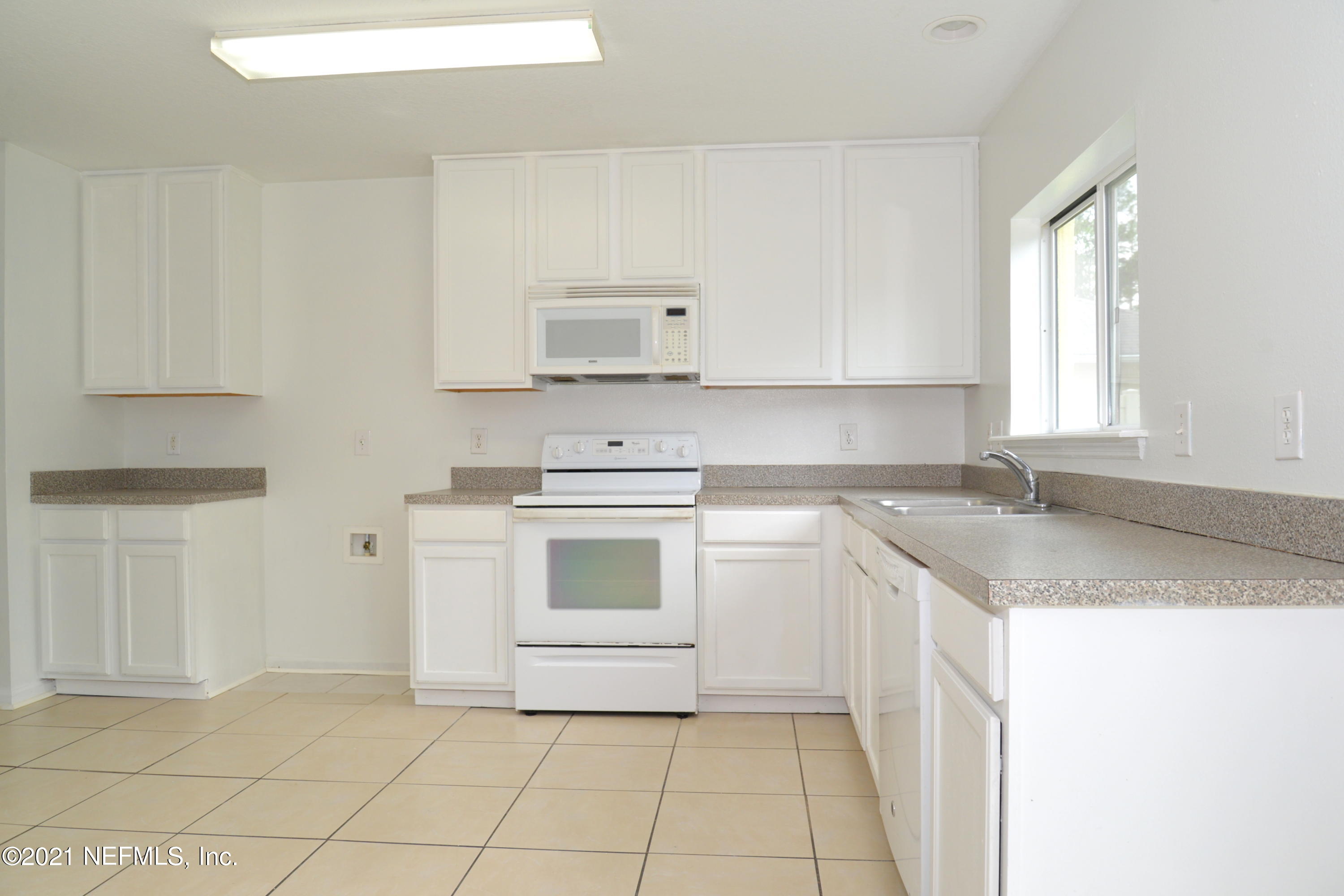 25 Rydell Place Palm Coast, FL 32164 - Photo 17 of 41 KITCHEN