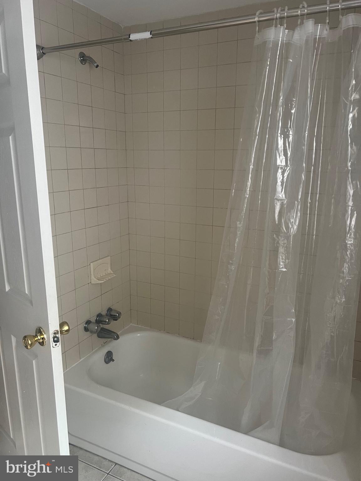 1917 Carpenter Street Philadelphia, PA 19146 - Photo 16 of 28 a bathroom with a shower and a tub