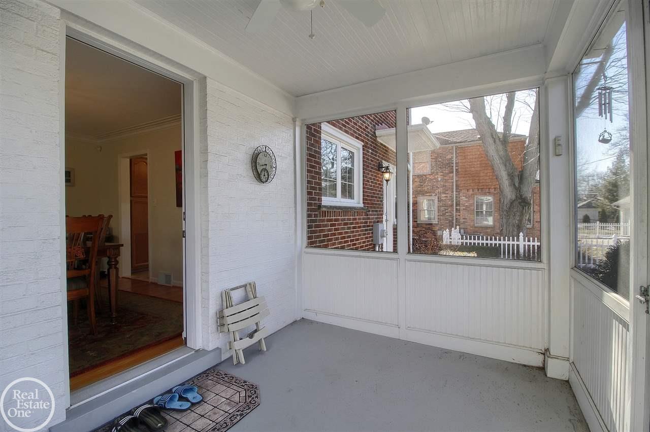 1327 Harvard Road Grosse Pointe, MI 48230 - Photo 18 of 35 50006460-17.JPG