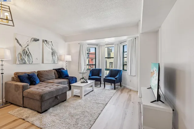 $298,000 | 988 Franklin Street, Unit 609, Oakland, CA 94607