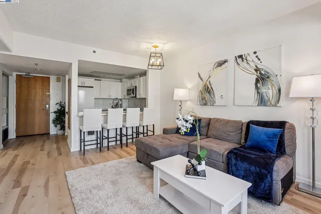 $298,000 | 988 Franklin Street, Unit 609, Oakland, CA 94607