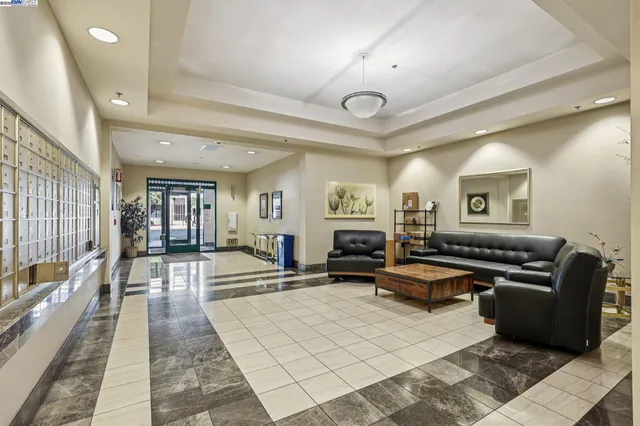 $298,000 | 988 Franklin Street, Unit 609, Oakland, CA 94607